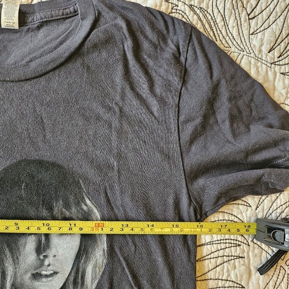 VGUC Taylor Swift Reputation Tour Tee Shirt Women Size Small 100% Cotton - Picture 9 of 11